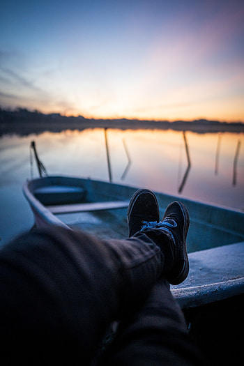 Twilight, Lake, Miscellanea, Miscellaneous, Legs, Dusk, Relaxation, Rest, Boat HD phone wallpaper