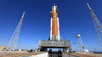 NASA prepares for the launch of Artemis II: a crewed return to lunar orbit, NASA, Rocket, Rocket Launch HD wallpaper