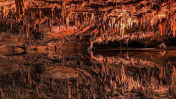 A subterranean pond in Luray Cavern, Virginia, reflection, cave, water, rocks, clear, usa HD wallpaper