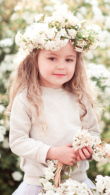 White Blossom Crown — Little Girl in Soft Bokeh, little girl, white flower, bokeh, graphy, child HD phone wallpaper