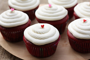 cupcake, sweet, cake, red velvet HD wallpaper