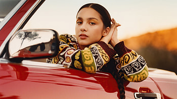Olivia Rodrigo, Teen Vogue feature, 2021 highlights, Stunning visuals HD wallpaper