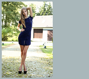 ANJELICA EBBI, BLUE DRESS, TREES, OUTDOORS, BUTTONED UP, BLONDE, DRIVEWAY, JEWELRY, BUILDING HD wallpaper