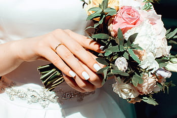Close-up of a bride holding a beautiful wedding bouquet with an elegant ring on her hand. HD wallpaper