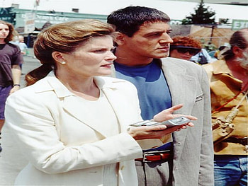 KATE MULGREW & ROBERT BELTRAN AT WORK, movies, action, tvshows, usa HD wallpaper