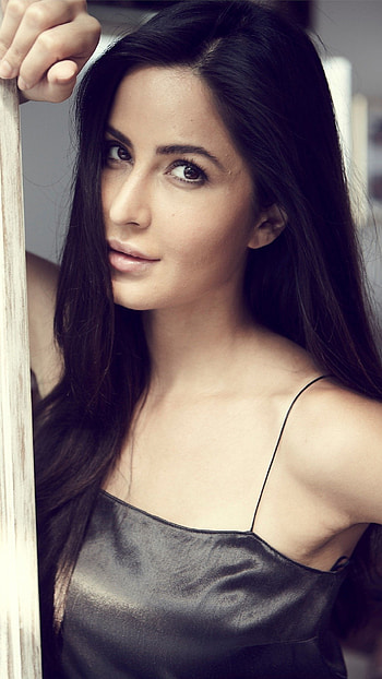 Katrina Kaif, Famous celebrity, Iconic persona HD phone wallpaper