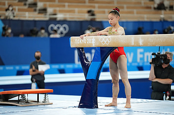 Guan Chenchen, Balance Beam HD wallpaper