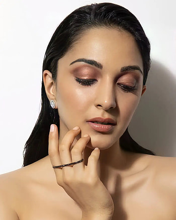 Kiara Advani, lip, Bollywood actress HD phone wallpaper