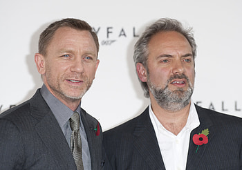 Drunken job offer, Daniel Craig's humor, Sam Mendes directing HD wallpaper