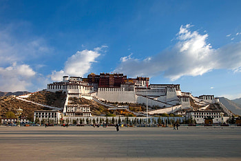 Potala Palace, Tibetan history, Historic landmark, Spiritual sanctuary HD wallpaper