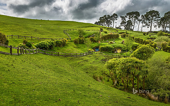 Hobbiton, near Matamata, North Island, New Zealand (Â© BROKER/Rex Features) HD wallpaper