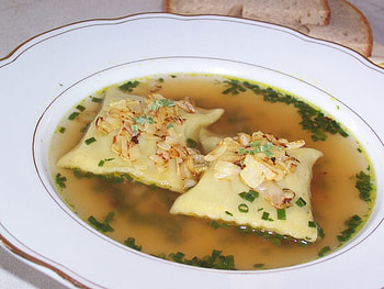 Ravioli in a vegetable broth, meal, graphy, comestible, good meal, vegetable broth, repast, broth, food, ravioli HD wallpaper