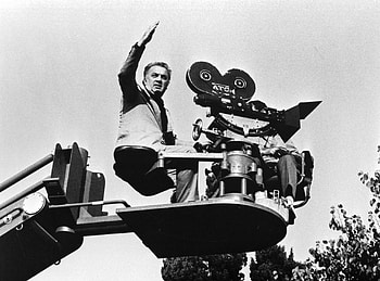 Fellini's lavish love letter, Rome's allure, Curated reflections, Romantic ry HD wallpaper