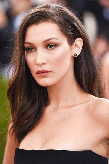 Bella Hadid, New job, Fashionista, Outfit inspiration HD phone wallpaper