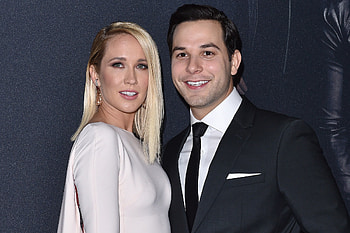 Skylar Astin news, Pitch Perfect actress, Divorce announcement, Vanity Fair HD wallpaper