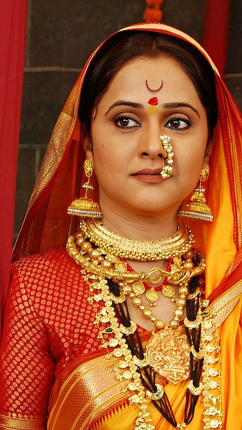 Mrinal Kulkarni, marathi actress HD phone wallpaper