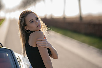 Blonde Girl Looking Back Car Outdoor , blonde, girls, model HD wallpaper