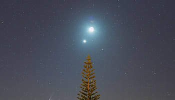 Comet PanSTARRS, Moon, and Venus, fun, moon, comet, space, cool, stars HD wallpaper