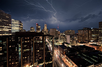 Toronto skyline, Gray skyscraper cityscape HD wallpaper