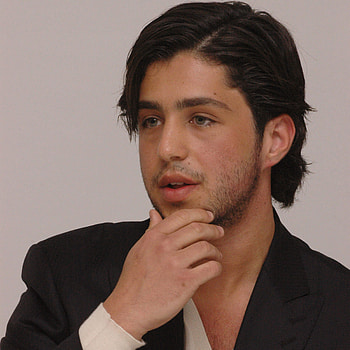 Josh Peck, Biography, Voice actor, Comedian HD phone wallpaper