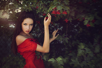 Sensual in Red, pretty, red, eyes, berries, girl, sensual HD wallpaper