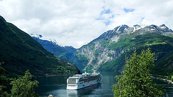 cruise ship in wonderful geiranger fjord in norway, forests, mountains, fjord, cruise ship HD wallpaper