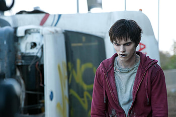 Dark horror in Warm Bodies, Zombie nightmares, Fear-inducing atmosphere, Nicholas Hoult's performance HD wallpaper