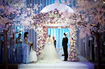 romantic wedding, pilar with matching leaves color, romantic, tree leaves in bootom, wedding HD wallpaper