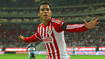 Omar Bravo was back amongst the goals for Chivas this past Sunday HD wallpaper