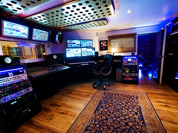 *♫* Music Studio *♫*, DJ, mixing, pop, music, singing, dance, mixer, entertainment, screens, house, mirco, gear, studio, rock, SkyPhoenixX1, trance, monitors, speakers, computer, synthesizer, production HD wallpaper