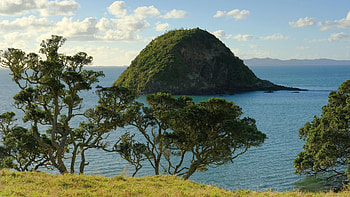 Looking out over Puketu Island from Aurere, New Zealand, sea, clouds, trees, sky, rocks, water HD wallpaper
