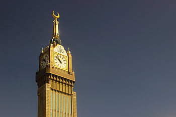 Majestic capture of the Abraj Al Bait Clock Tower in Mekkah against a clear sky. HD wallpaper