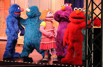 Sesame Street Animation, USO experience for military families, Supportive entertainment, Community connection HD wallpaper