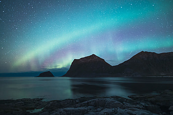 Nature, Sea, Night, Rocks, Northern Lights, Aurora Borealis HD wallpaper