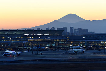 Haneda Airport, First sunrise of the decade, The Japan Times HD wallpaper