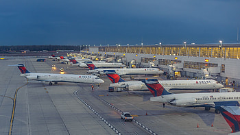 Delta Air Lines, airport terminals, travel tips HD wallpaper