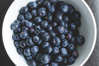 Food, Bilberries, Berries, Plate, Ripe HD wallpaper
