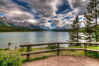 lake maligne, fun, nature, forest, lake, mountain HD wallpaper