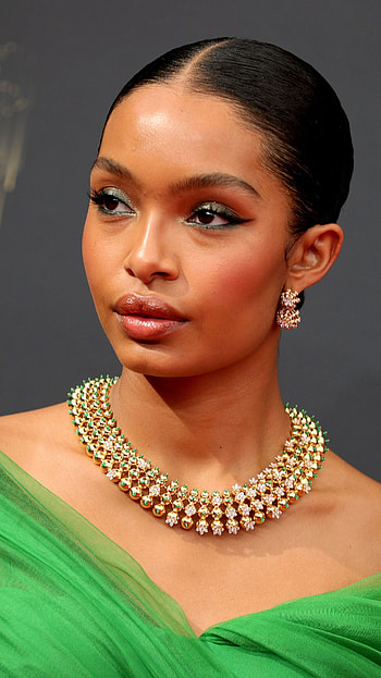 Yara Shahidi, hollywood actress, model, green HD phone wallpaper