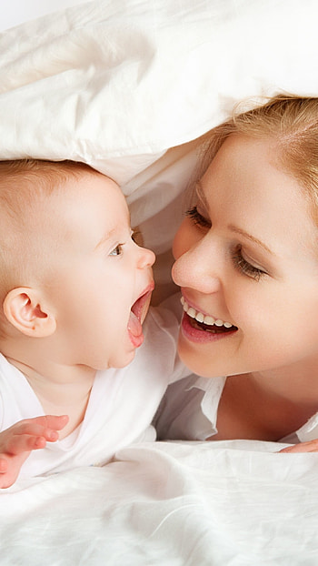 Mom And Baby, Fun, bed, sleep HD phone wallpaper
