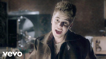 Justin Bieber - Santa Claus Is Coming To Town (Arthur Christmas Version) - YouTube HD wallpaper