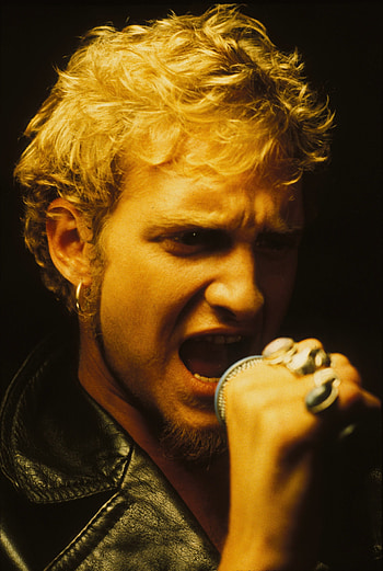 Layne Staley, Iconic musician, Grunge legend, Music HD phone wallpaper
