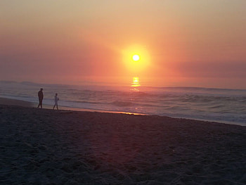Sunset Walk, couples, beautiful, sunset, walk, ocean, beach HD wallpaper