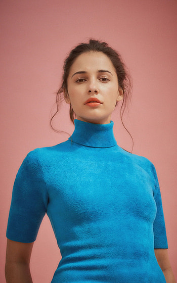 Naomi Scott, Brunette, Simple background, Gradient actress HD phone wallpaper