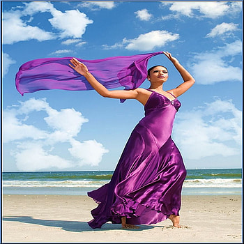 LILAC DRESS AND VEIL UNDER BLUE SKY, dom, veil, dress, woman, pretty, clouds, happy, sky, lilac HD wallpaper