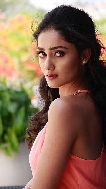 Tridha Choudary, telugu actress HD phone wallpaper