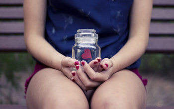 red heart captured, bench, jar, red, girl, heart HD wallpaper