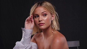 Olivia Holt Comic Con 2018, olivia-holt, celebrities, girls HD wallpaper