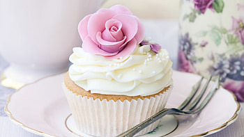 White rosette cake, Creamy cupcake, Delicious dessert, Food HD wallpaper