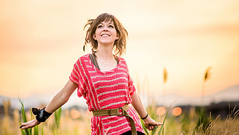 Lindsey Stirling, Violinist in nature, Sunset mood, Tranquil HD wallpaper